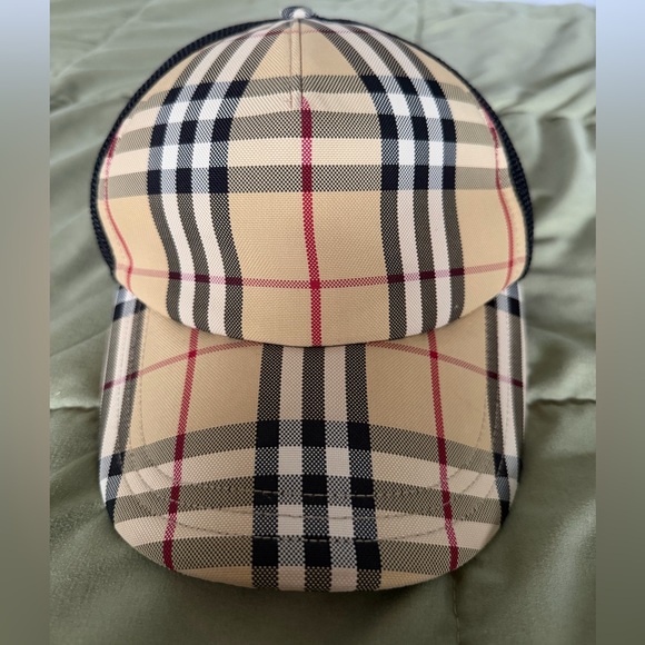 Burberry Check and Mesh Cap
Archive Beige